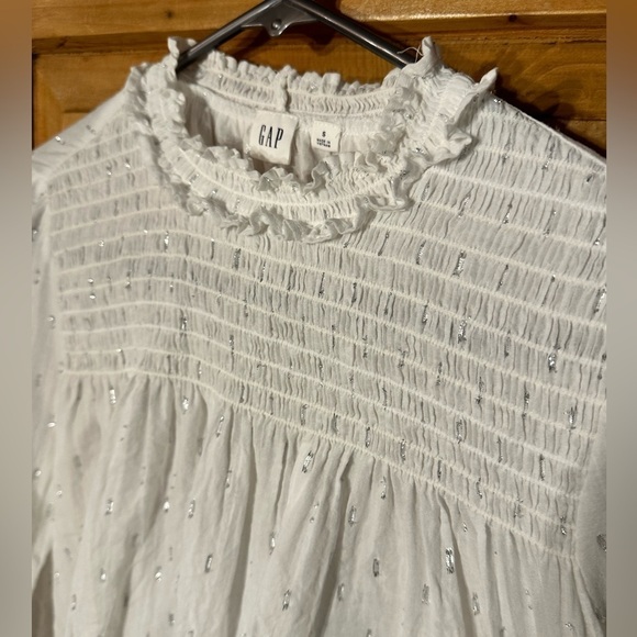 Gap White Sheer Lightweight Top w/Silver Design & Rouching Sz Small Fairycore - Picture 2 of 8